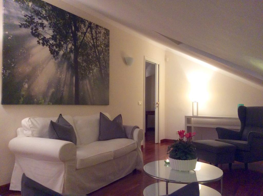 Apartment La Mansarda Άλμπα Δωμάτιο φωτογραφία