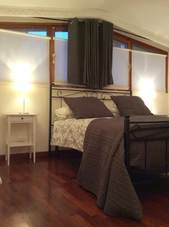 Apartment La Mansarda Άλμπα Δωμάτιο φωτογραφία